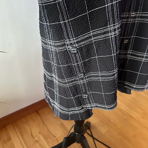 HABITAT clothes to live in size small black top with white striping, relaxed fit - Picture 4 of 9